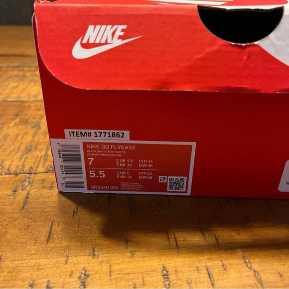 NIKE Go FlyEase Black White Easy On/Off Shoes DR5540 002 - Picture 8 of 9